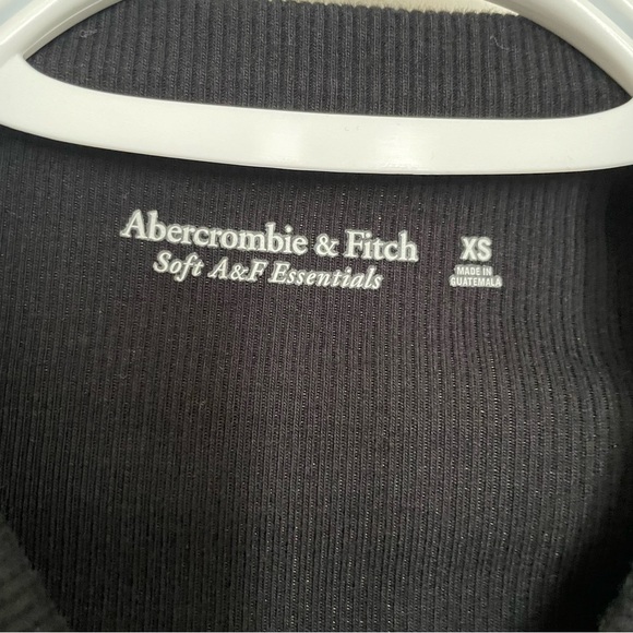 Abercrombie Long-Sleeve Ribbed Crew Top size XS - Picture 3 of 3